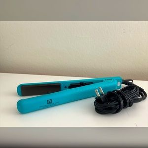 turquiose 1.25” flat iron